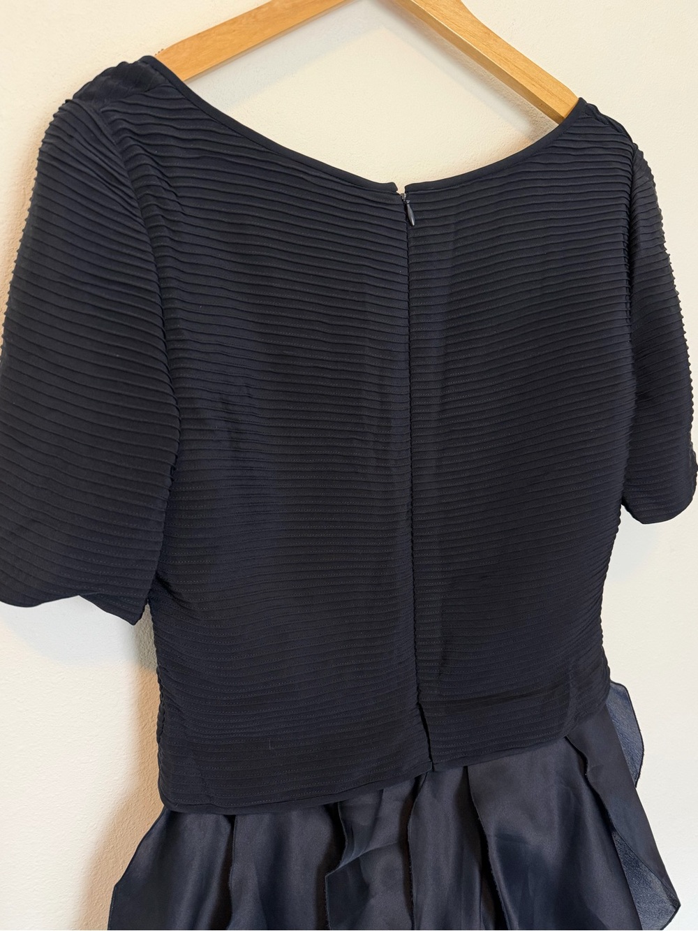 Carolina Herrera 100% Silk Navy Tiered Ruffle Evening Dress Pleated Bodice 12 - Picture 10 of 11